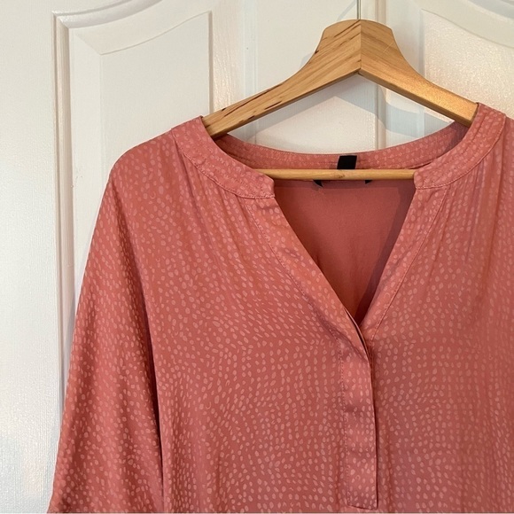 Lane Bryant | Popover V-Neck Top Blouse Abstract Polkadots Size 14/16 Flowy - Picture 3 of 8